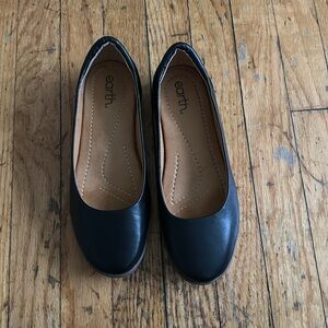 NWT earth shoes, black ballet flats, size 8, Landen